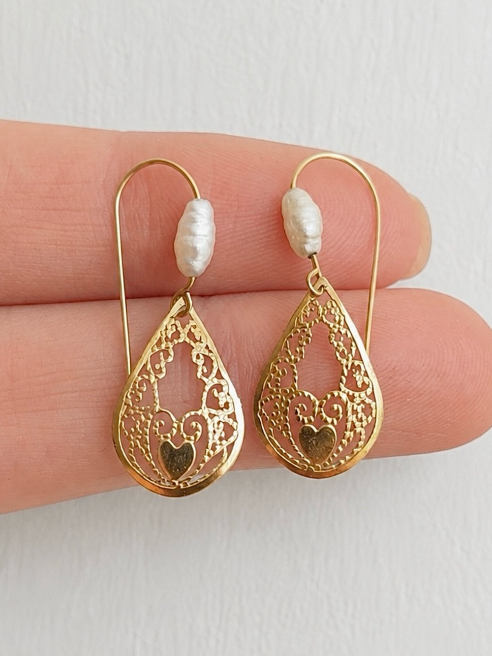 14k Gold Vintage Rice Pearl Filigree Heart Dangle Hook Earrings
